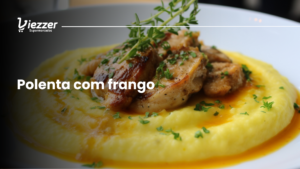 Veja como é a famosa polenta cremosa com frango do Viezzer!
